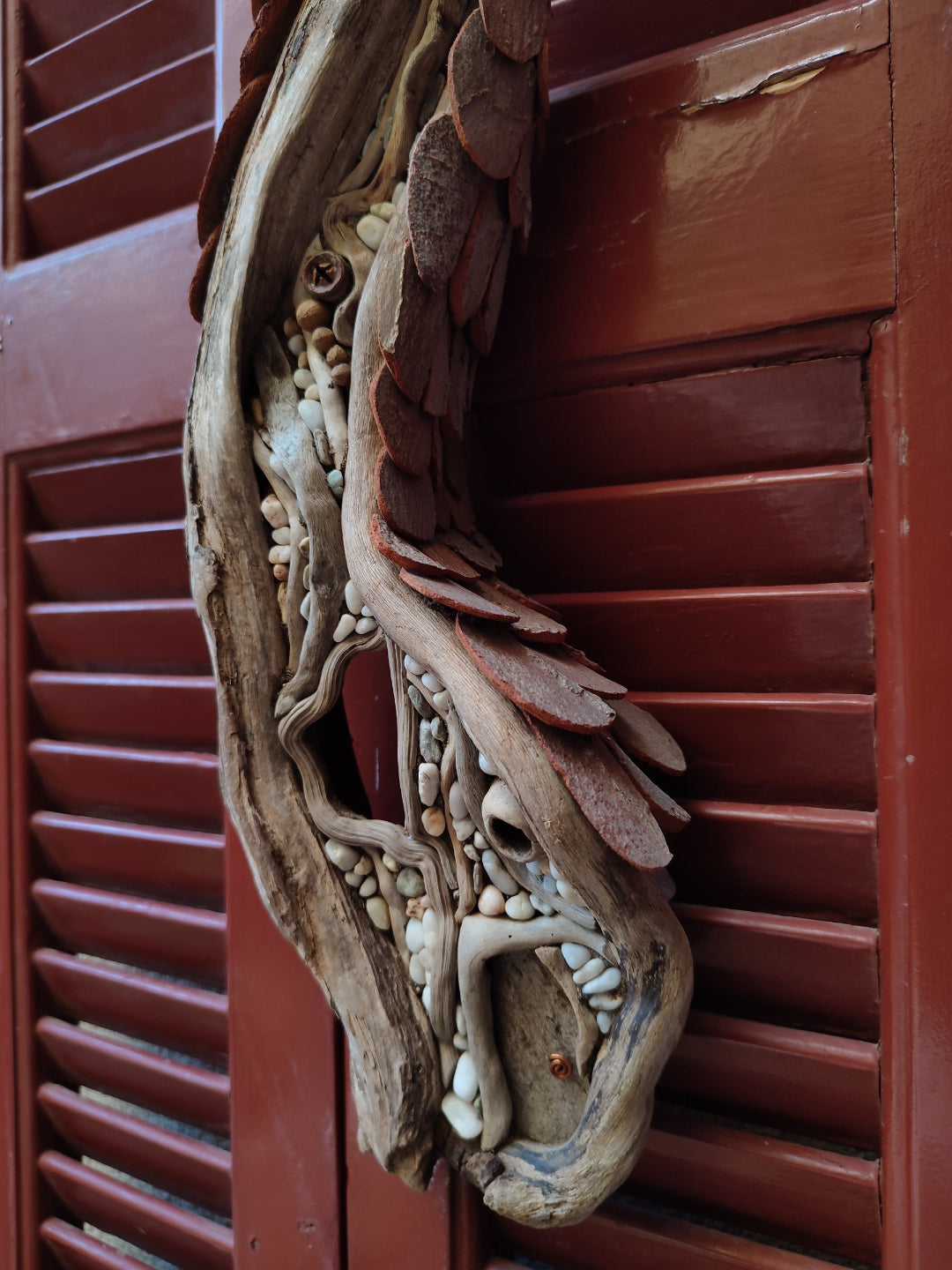 Curvy driftwood house